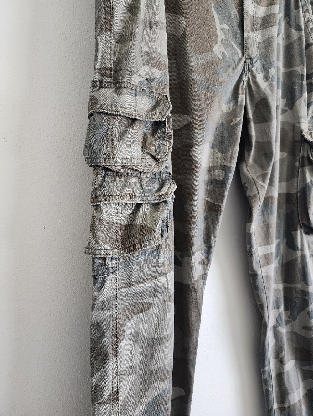 Wrangler Mens Camo Cargo Pants 36x32 Regular Taper Camouflage Stretch Utility - Picture 3 of 11